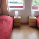 norwegentypisches Schlafzimmer mit Einzelbetten